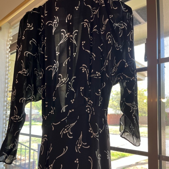 Worn Once Joie Floaty black and white print wrap dress w/sheer sleeves - Picture 4 of 5